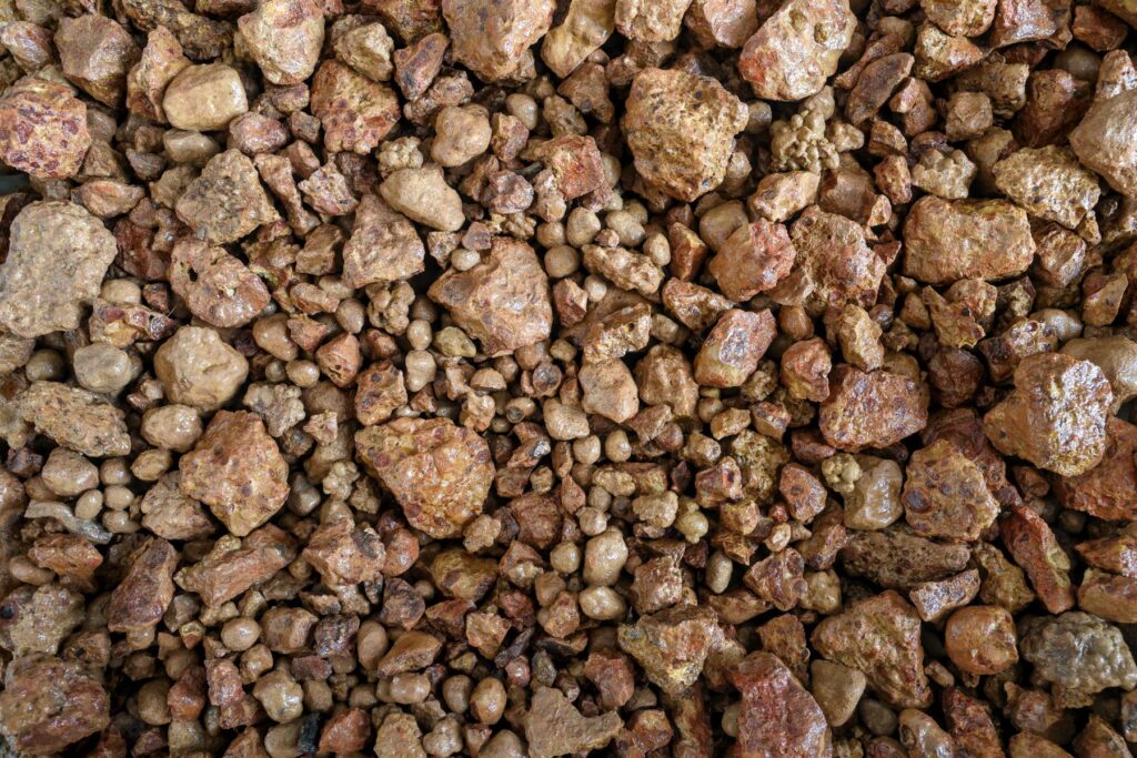 Preliminary assessment of technical and economic feasibility of key options for low-carbon alumina calcination